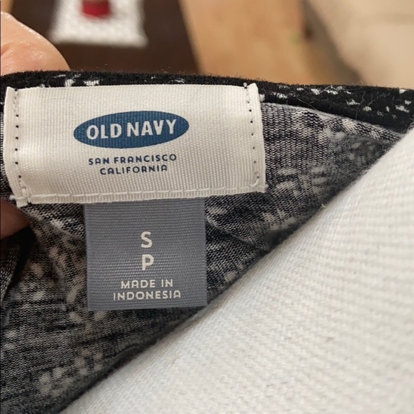 Old navy top super cute - Picture 6 of 8